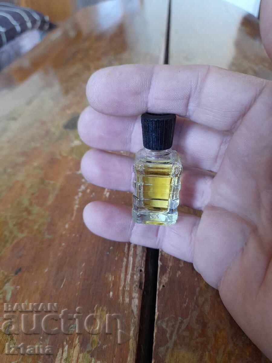 Licitație Parfum vechi Kremena