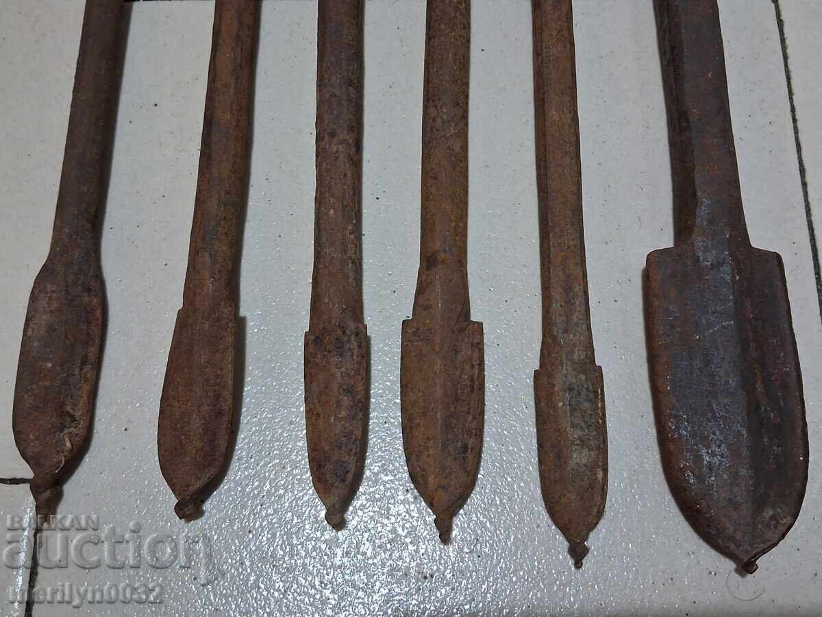 Licitație Vechi burghie primitive de mână de 150 de ani Licitație Vechi burghie primitive de mână de 150 de ani