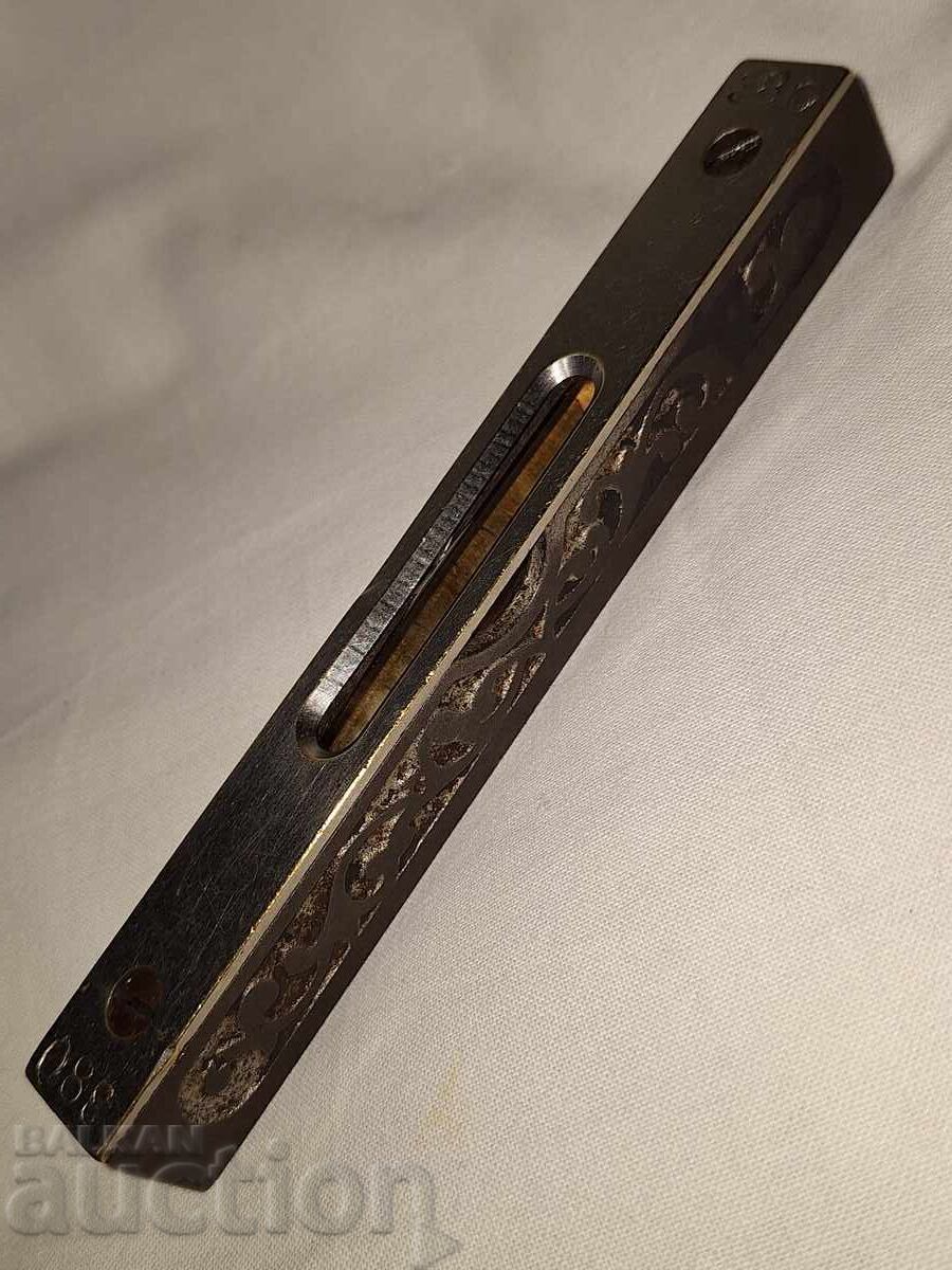 Nivelă mică metalică de marcă, veche
