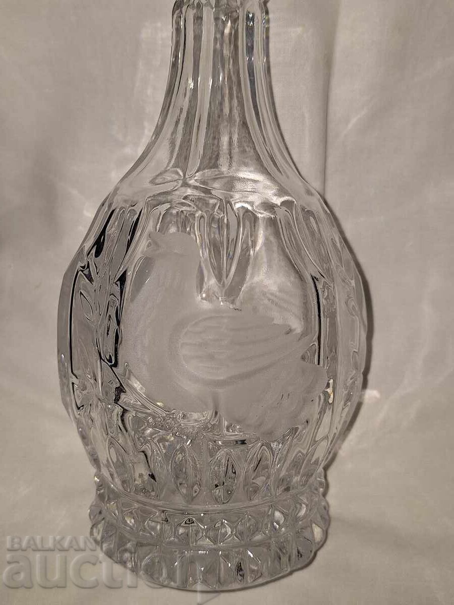 Livrarea Carafa vintage grea din cristal, gravată cu păsări Livrarea Carafa vintage grea din cristal, gravată cu păsări