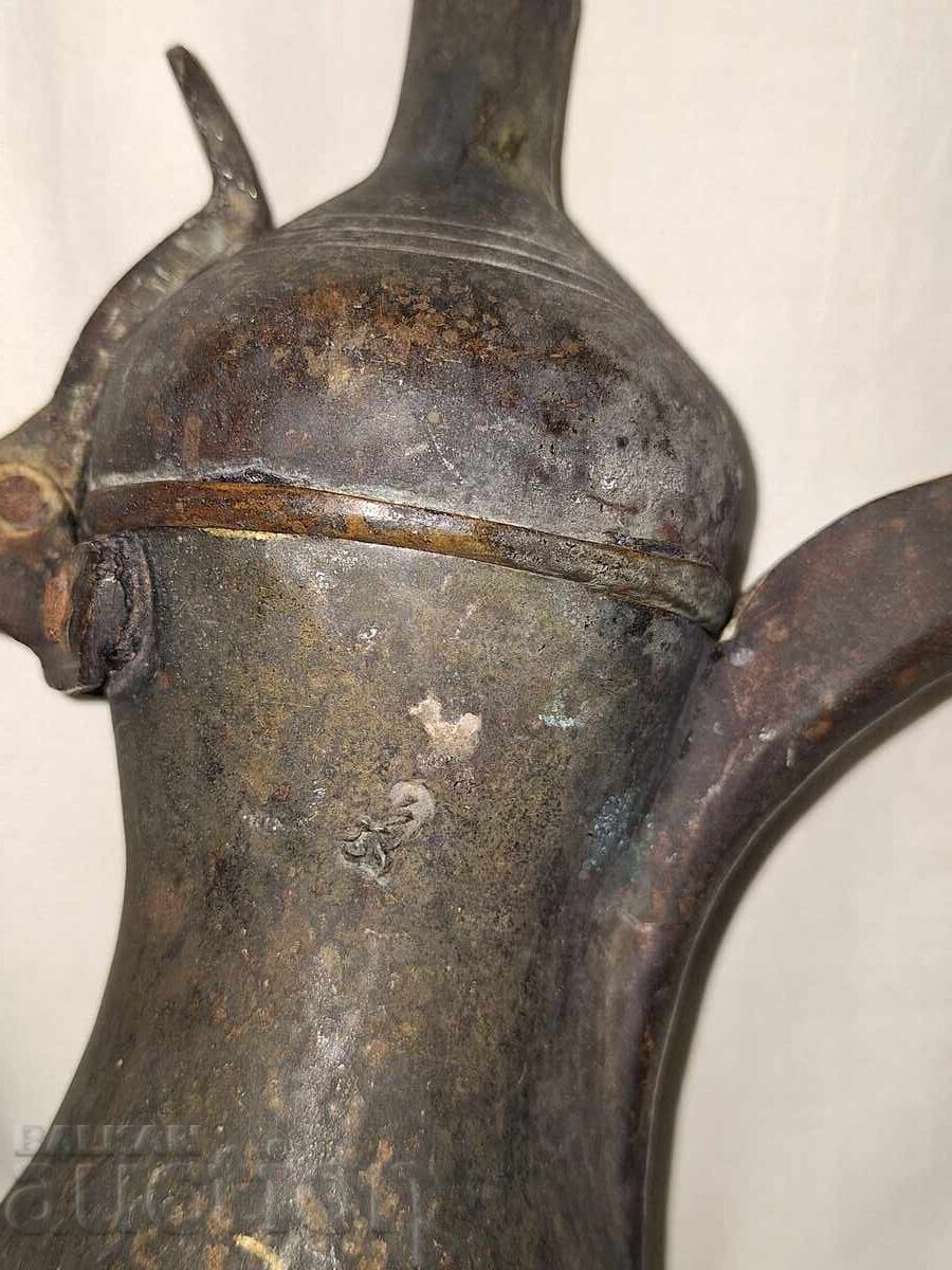 Livrarea Ibric din cupru otoman antic cu tugra Livrarea Ibric din cupru otoman antic cu tugra
