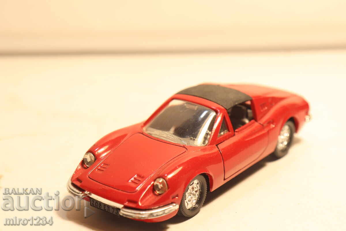 Licitație MODEL MAȘINUȚĂ JUCĂRIE FERRARI 1/43 NOREV
