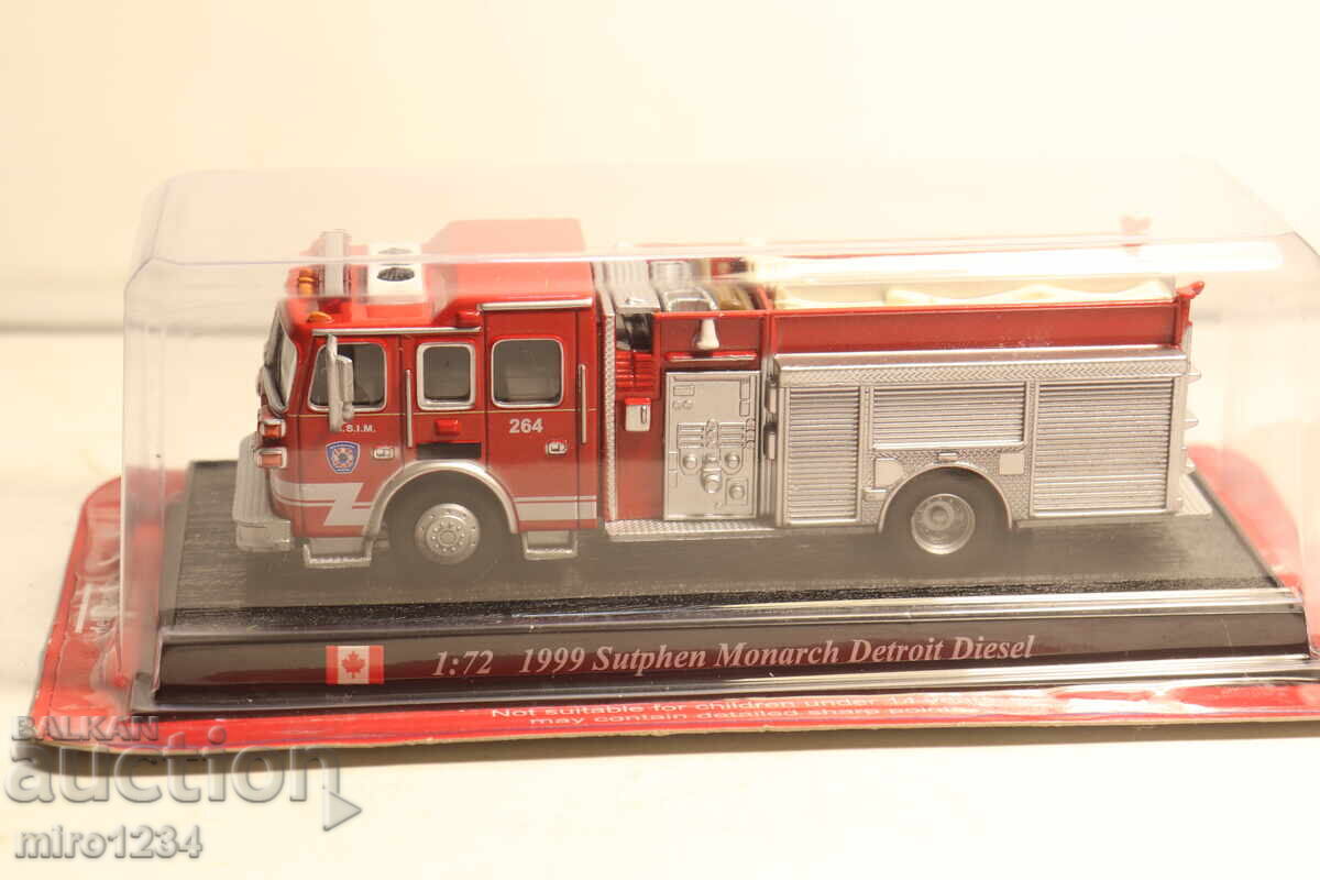 MODEL MAȘINUȚĂ DE POMPIERI 1/72