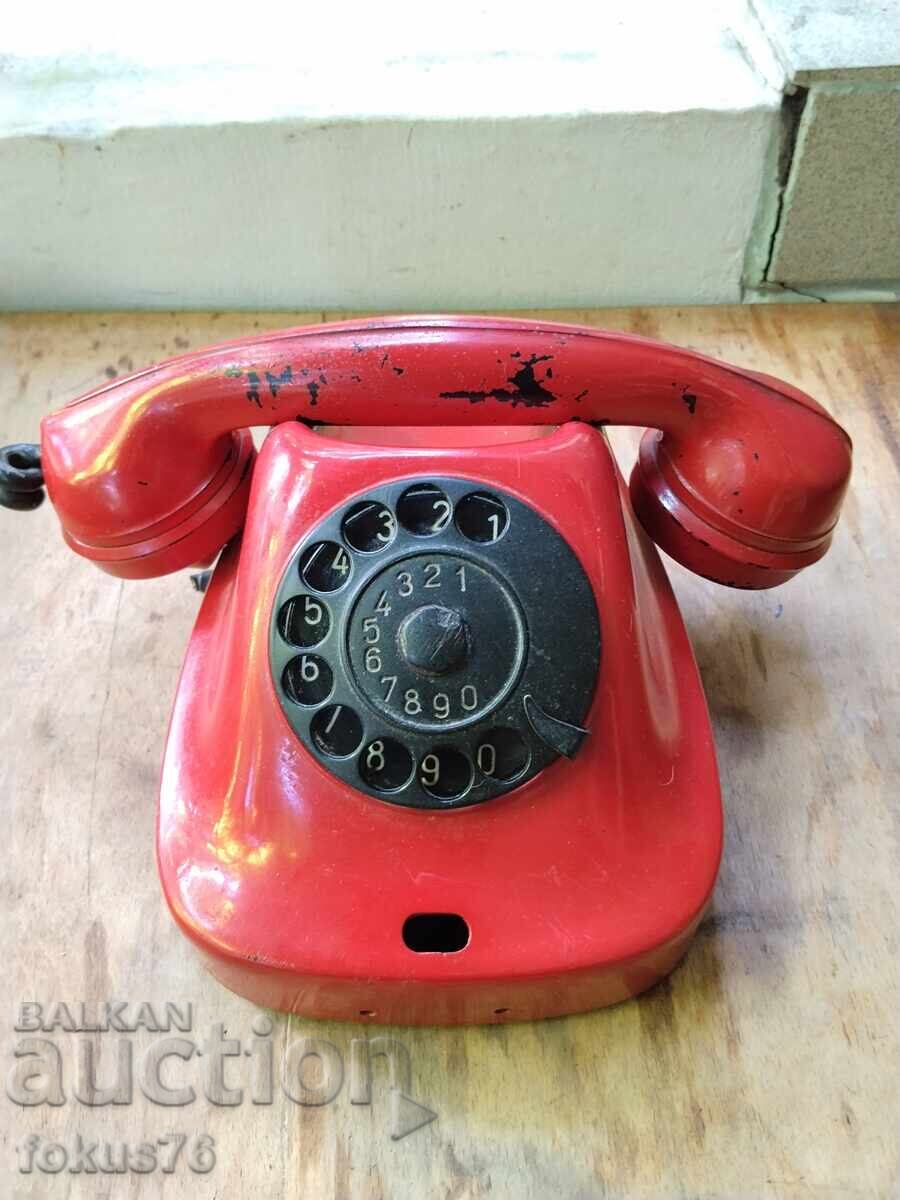Frumos telefon vechi bulgăresc din bachelită - roșu cu preț € 59.00 | 115.39 BGN