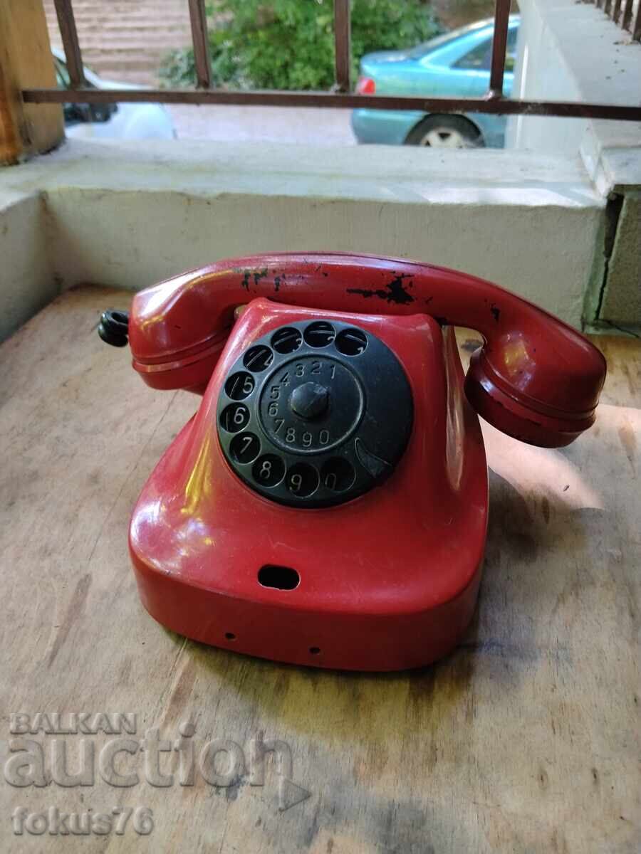 Frumos telefon vechi bulgăresc din bachelită - roșu