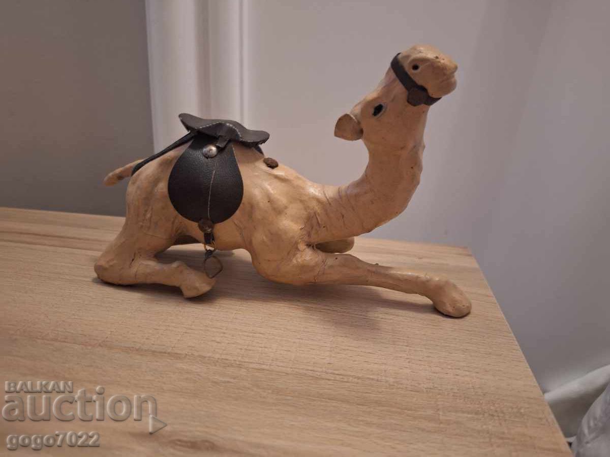 Figurină din piele de cămilă