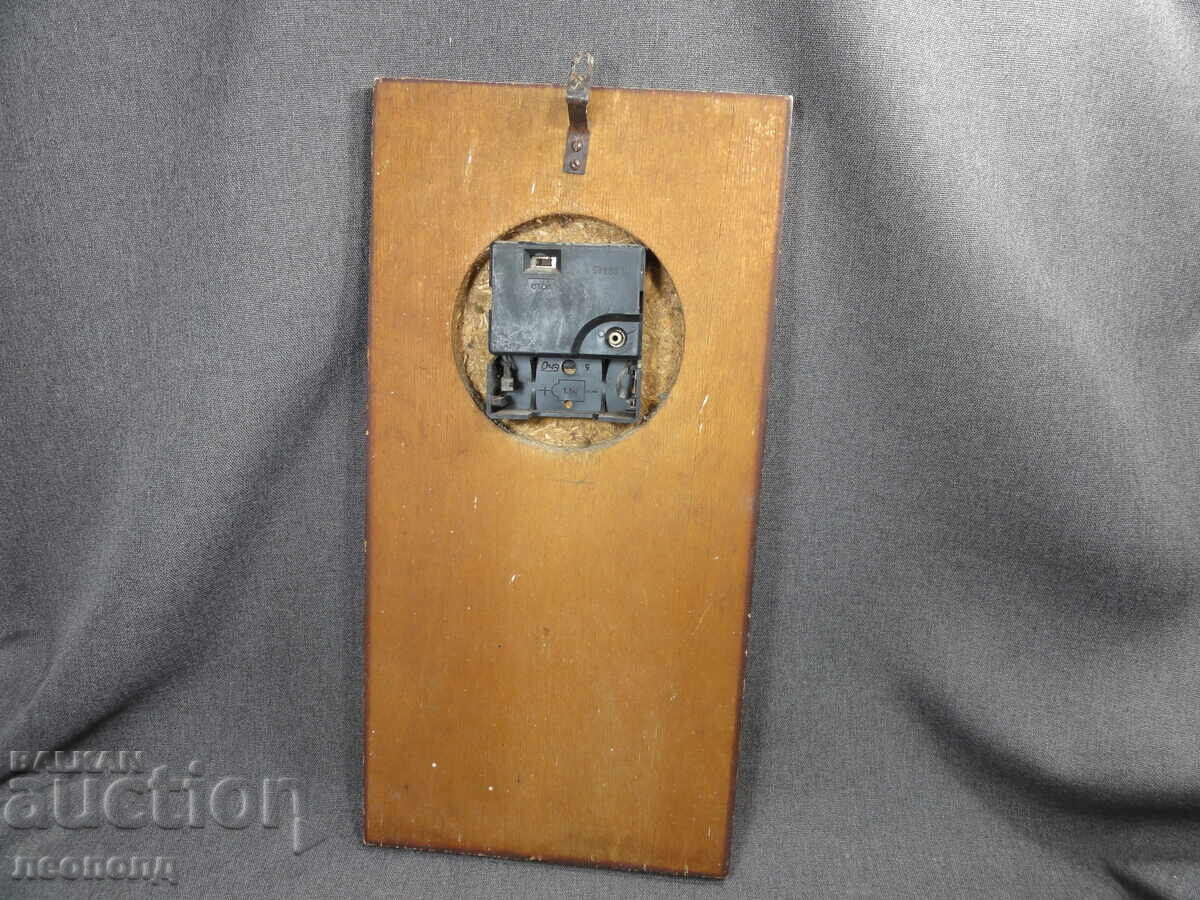 Delivery of BZZ STAR RETRO RUSSIAN WALL ELECTROMECHANICAL CLOCK YANTAR