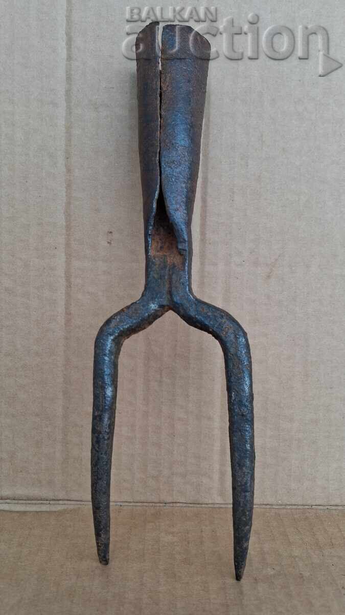 Licitație vilă antică replică trident Licitație vilă antică replică trident