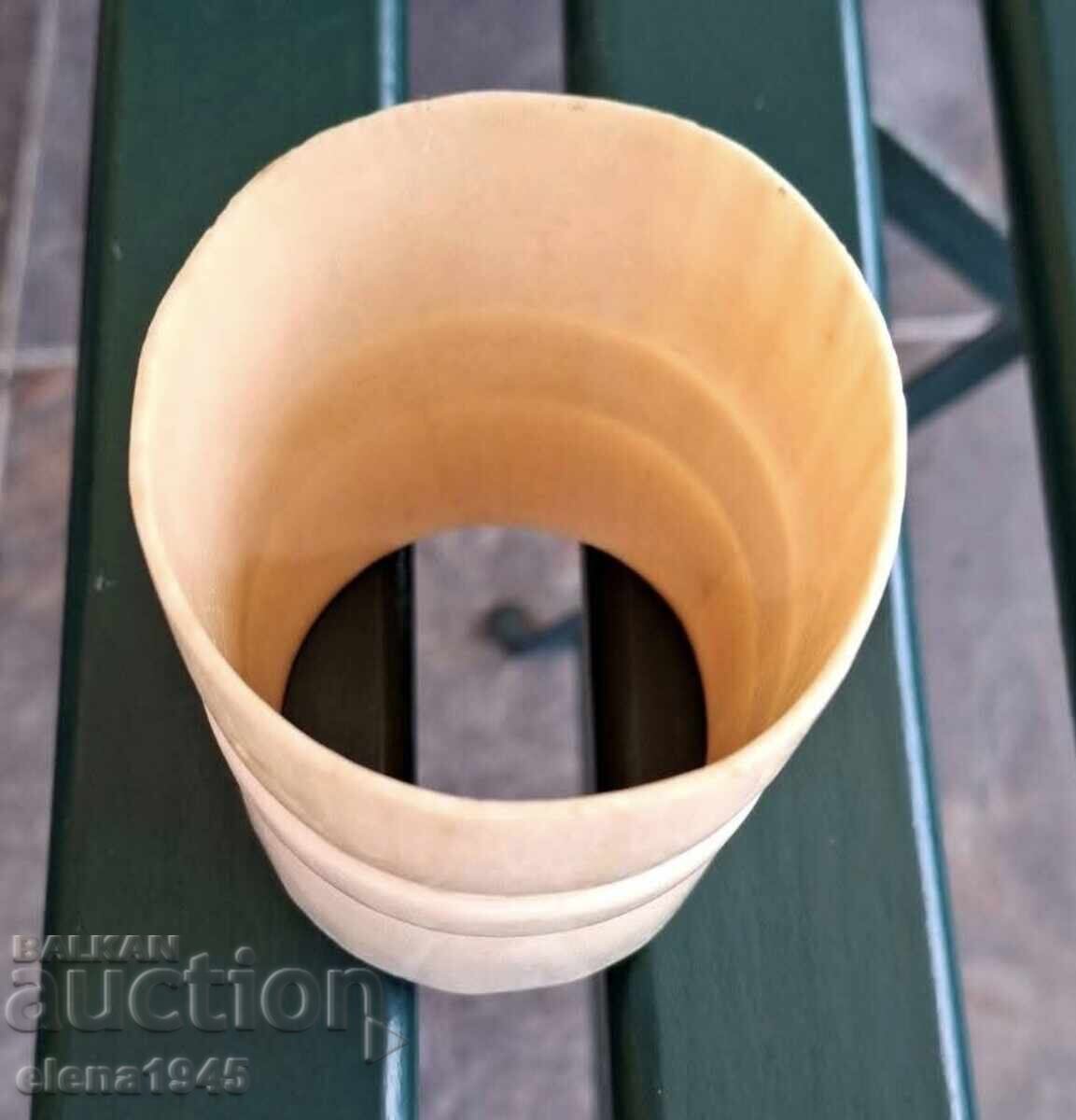 Βρετανικό δαχτυλίδι από ελεφαντόδοντο με τιμή € 20.00 | 39.12 BGN