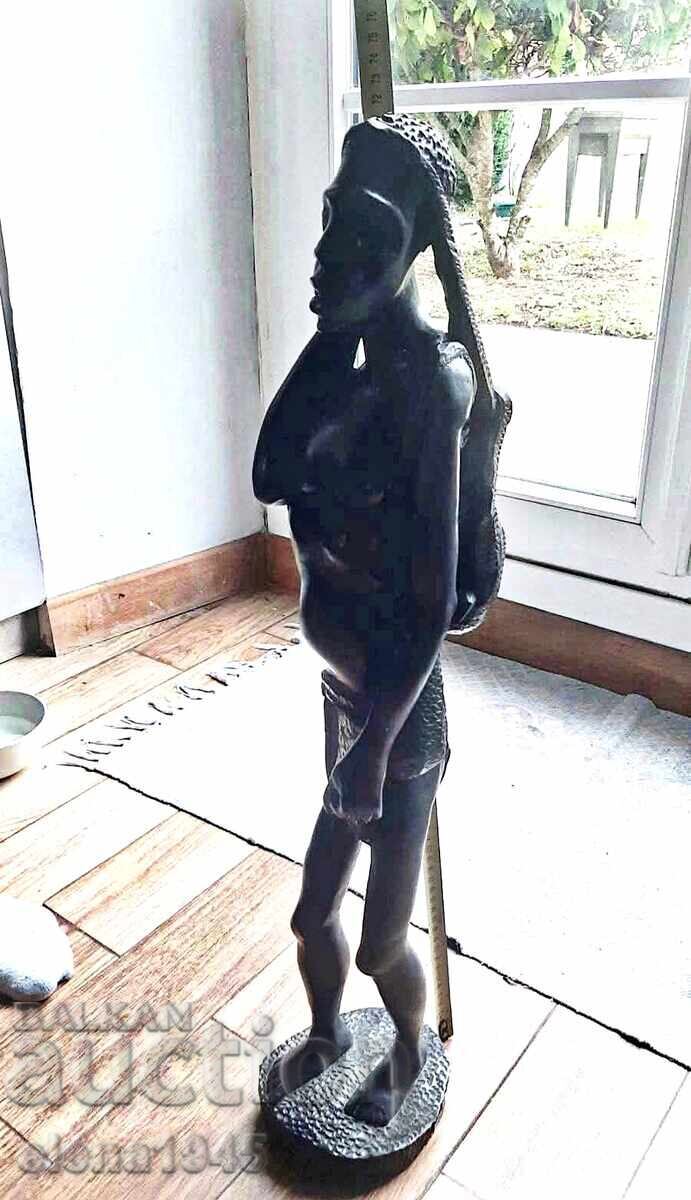 Licitație Figurină africană masculină antică sculptată manual Licitație Figurină africană masculină antică sculptată manual