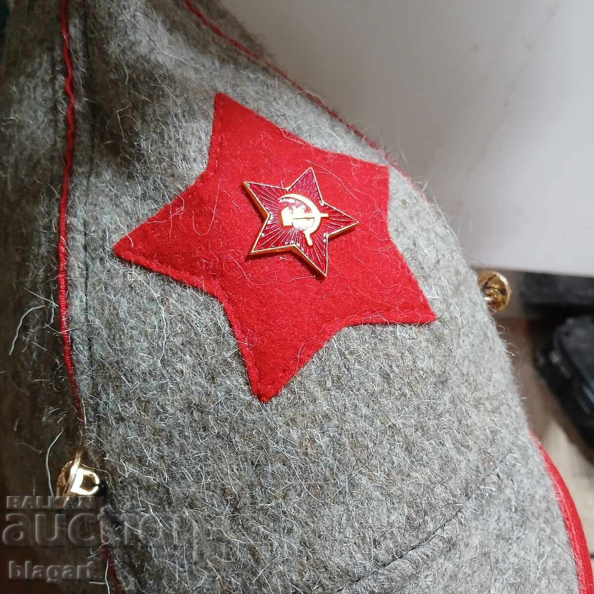 Budionovka, coif, căciulă cu urechi cu preț € 22.00 | 43.03 BGN