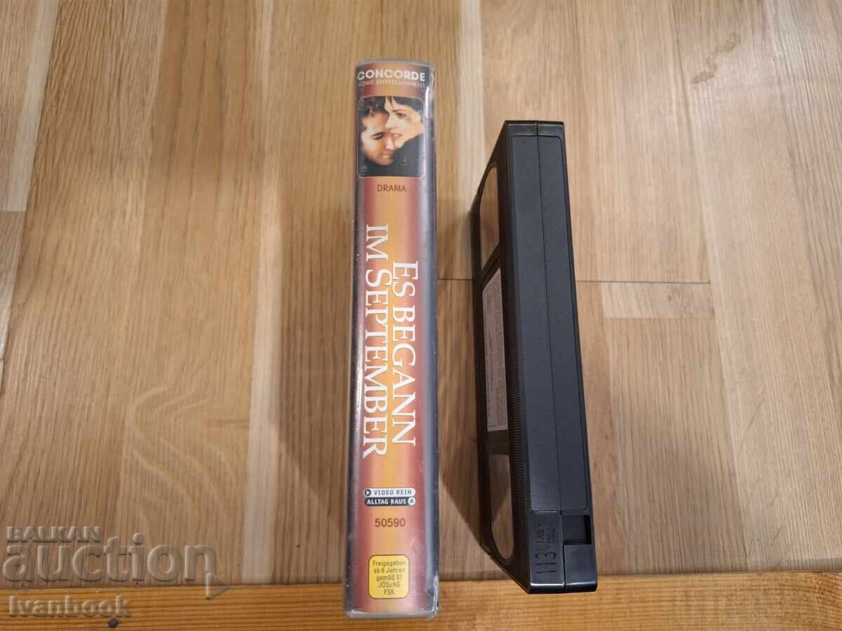 Видео касета VHS - Това започна през септември с цена € 4.00 | 7.82 лв.