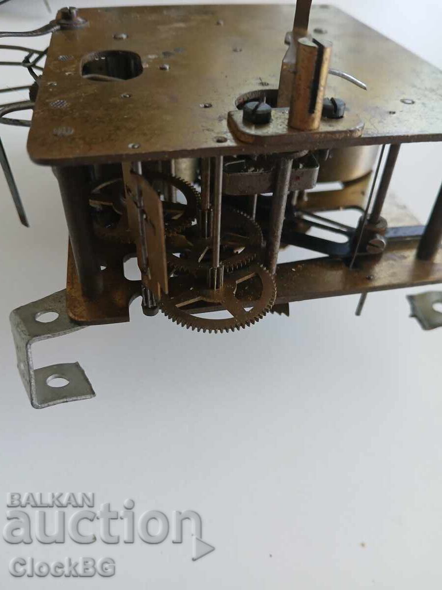 Доставка на Vintage German Clock Movement