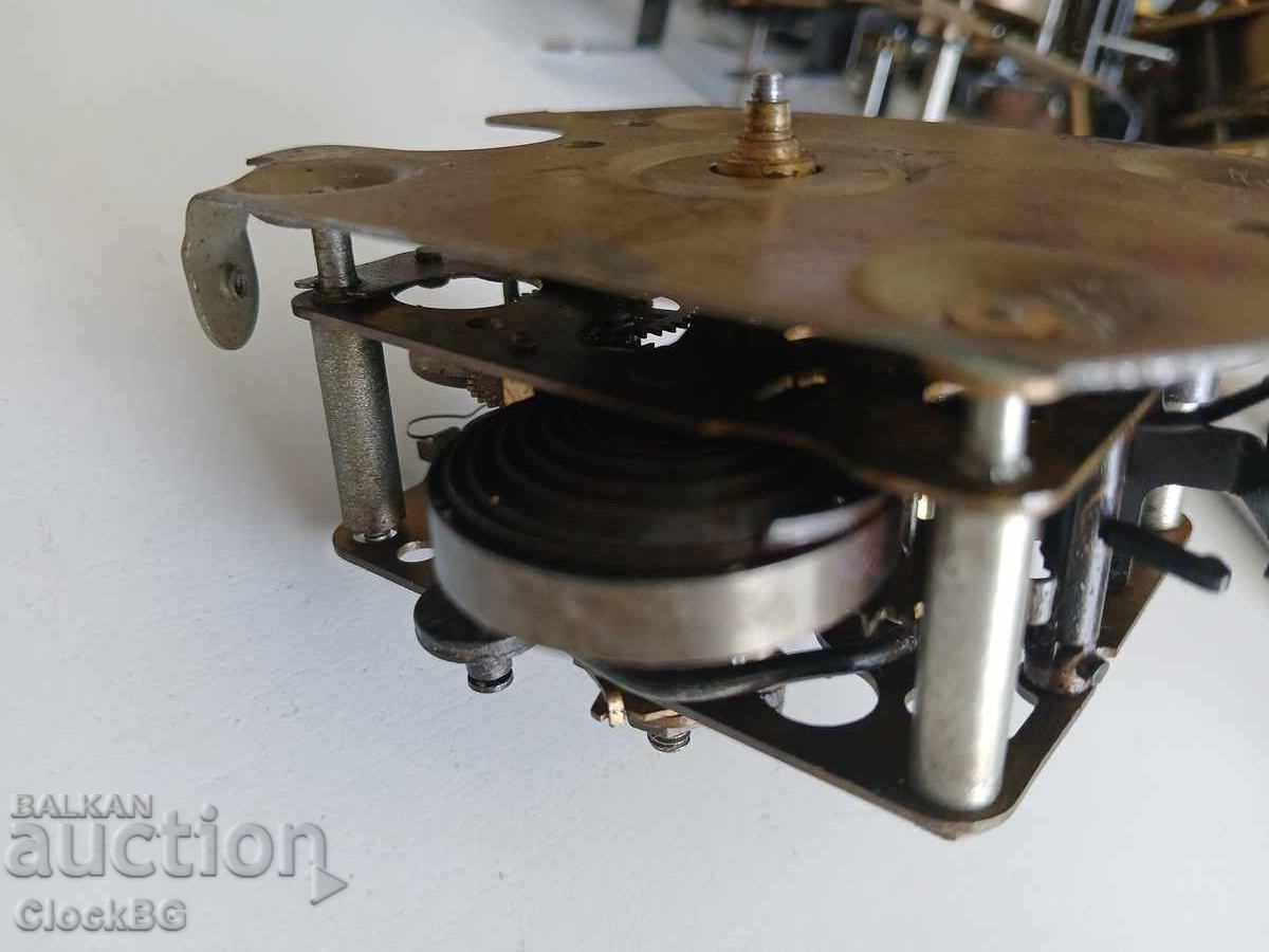 Vintage Mechanical Clock Movement с цена € 1.00 | 1.96 лв.