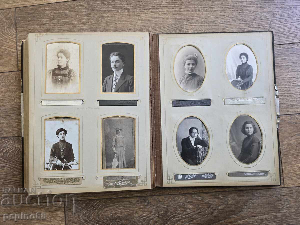 Delivery of Family royal photo album from the end of the 19th century Delivery of Family royal photo album from the end of the 19th century