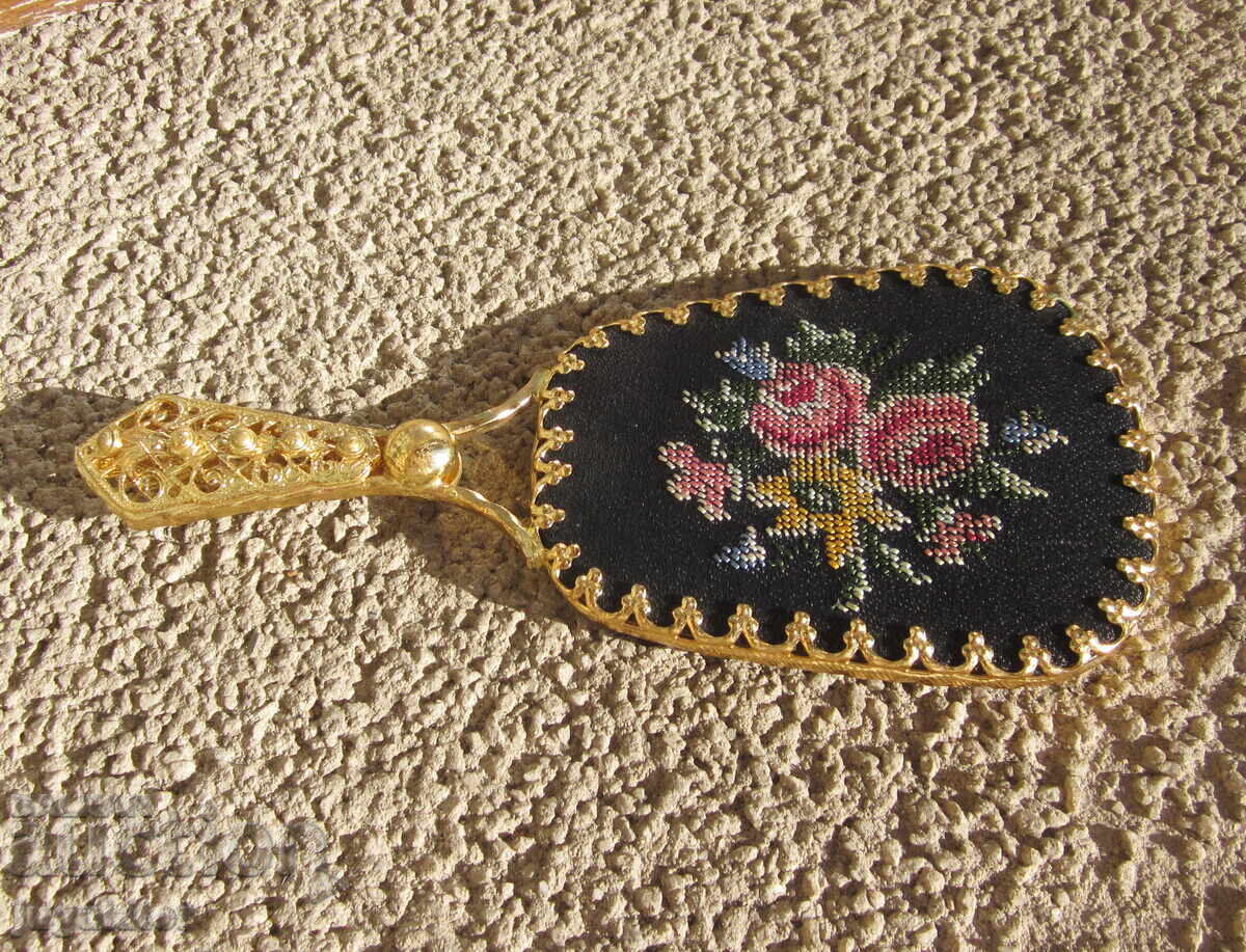 Licitație Oglindă de damă, oglindă mică cu filigran aurit și broderie