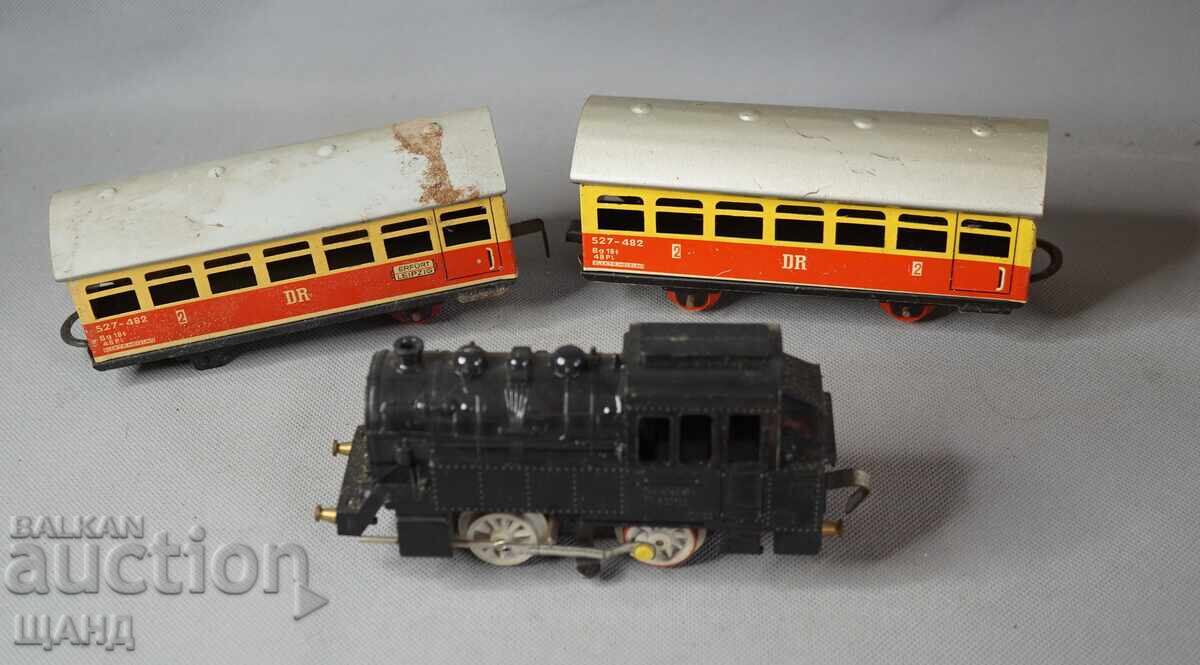 Livrarea Lot jucării vechi nemțești din metal locomotivă, vagoane Livrarea Lot jucării vechi nemțești din metal locomotivă, vagoane