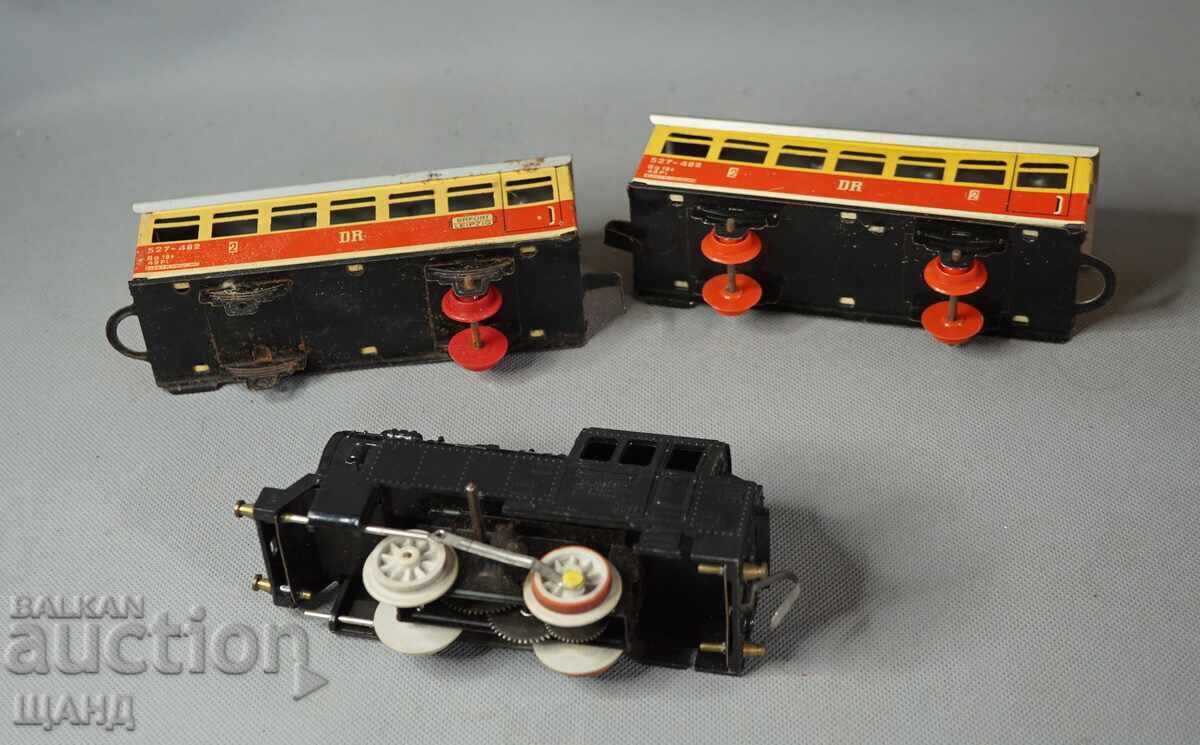 Lot jucării vechi nemțești din metal locomotivă, vagoane - 6 Lot jucării vechi nemțești din metal locomotivă, vagoane - 6