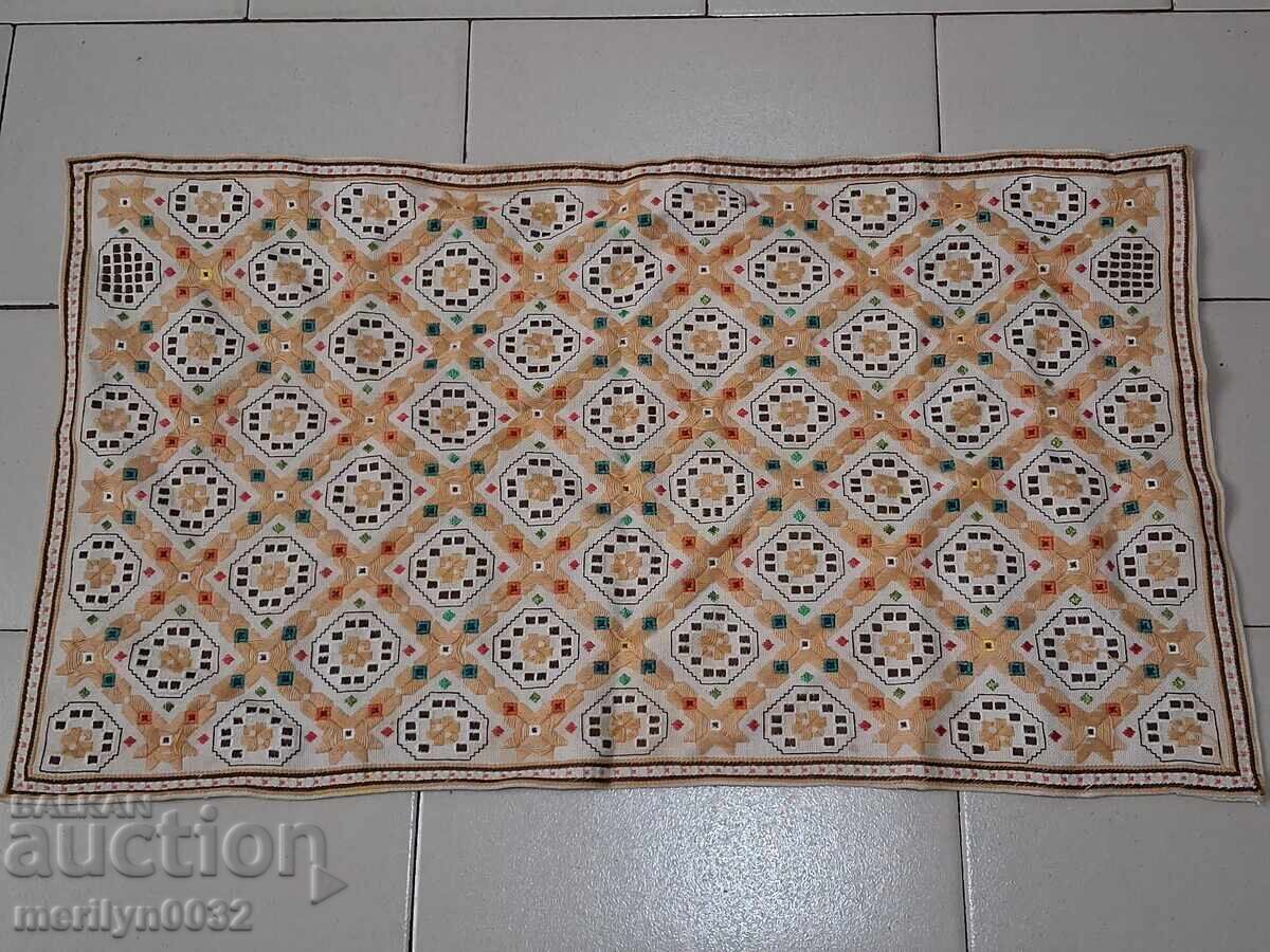 Mileu brodat 70/40 față de masă pătrat broderie bulgărească cu preț € 35.28 | 69.00 BGN