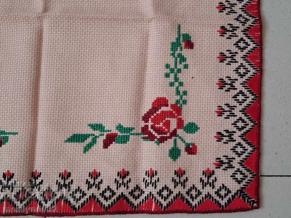 Licitație Față de masă veche cu broderie bulgărească (care)