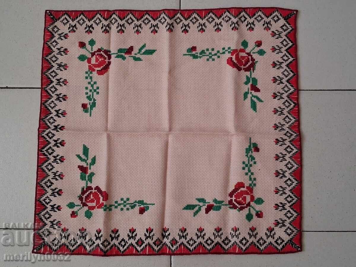 Față de masă veche cu broderie bulgărească (care)