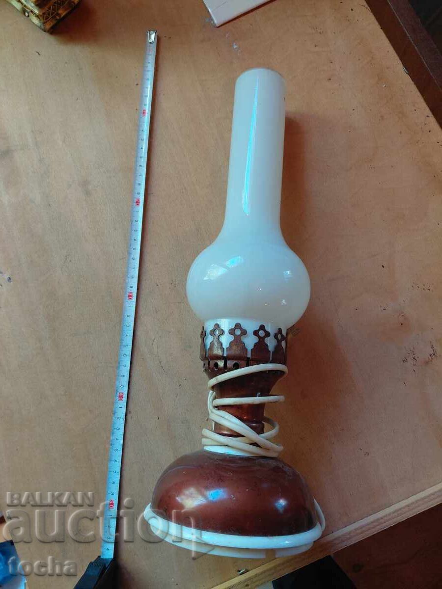 Lampă veche nr. 13, URSS, bine păstrată cu preț € 5.00 | 9.78 BGN