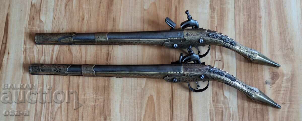 Pereche de pistoale cu cremene, pistoale cu țeavă ghintuită, revolver, pistol cu preț € 3500.00 | 6845.43 BGN
