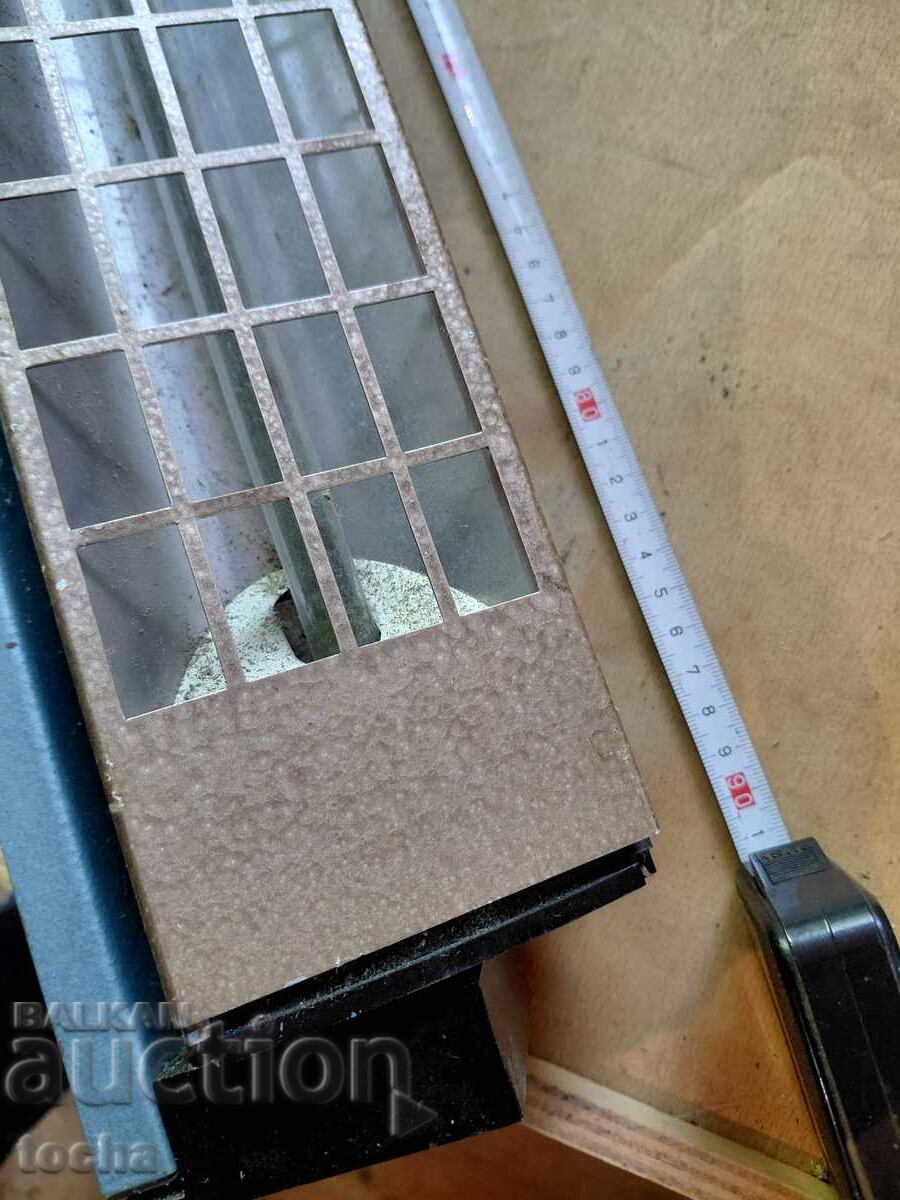 Lampă veche nr. 22, cu cuarț, aerotermă cu preț € 5.50 | 10.76 BGN