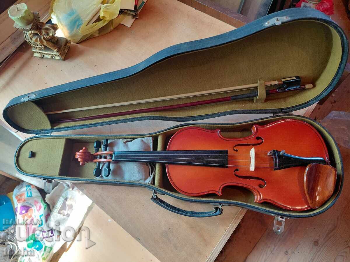 Vioară veche, Stradivarius, excelentă Vioară veche, Stradivarius, excelentă