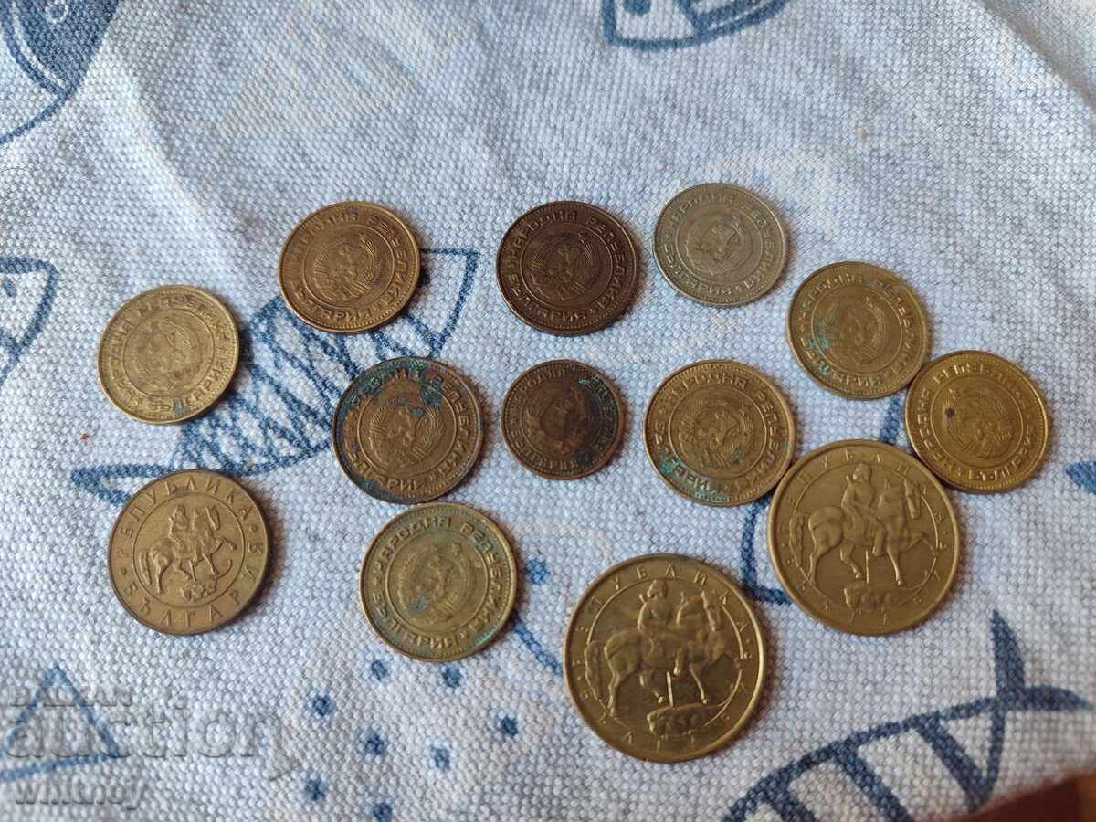 O mulțime de monede bulgărești cu preț € 1.99 | 3.89 BGN