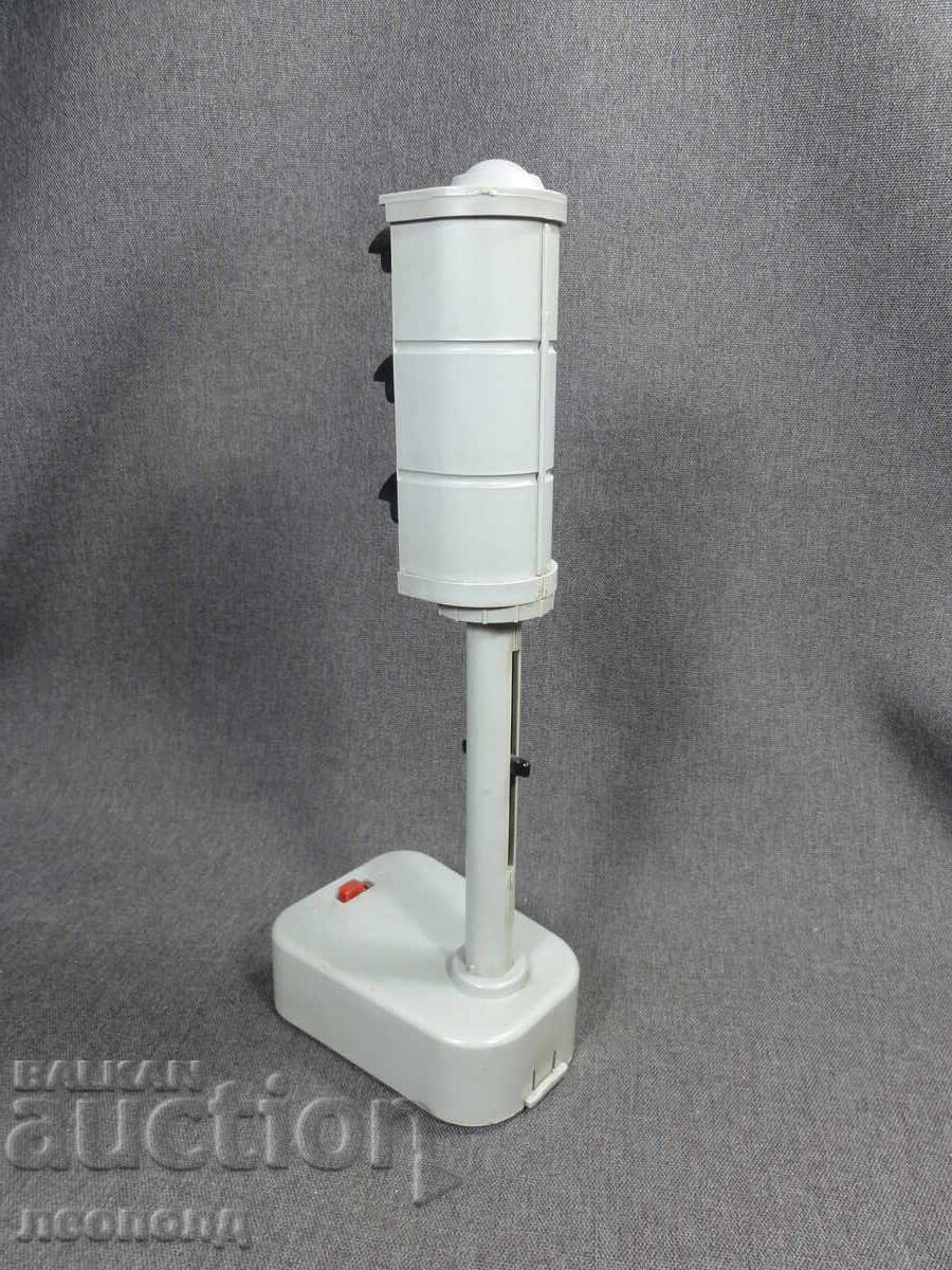 OLD RETRO SOC USSR PLASTIC TOY TRAFFIC LIGHT with price € 30.00 | 58.68 BGN OLD RETRO SOC USSR PLASTIC TOY TRAFFIC LIGHT with price € 30.00 | 58.68 BGN