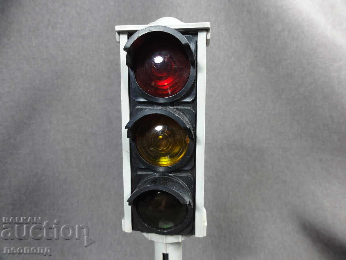 Auction OLD RETRO SOC USSR PLASTIC TOY TRAFFIC LIGHT Auction OLD RETRO SOC USSR PLASTIC TOY TRAFFIC LIGHT