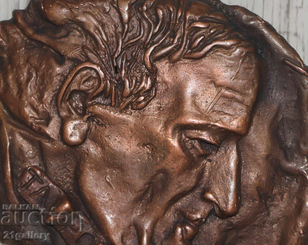 Delivery of Nina Posyado (1942 -) sculpture, portrait of Alexander Tairov Delivery of Nina Posyado (1942 -) sculpture, portrait of Alexander Tairov