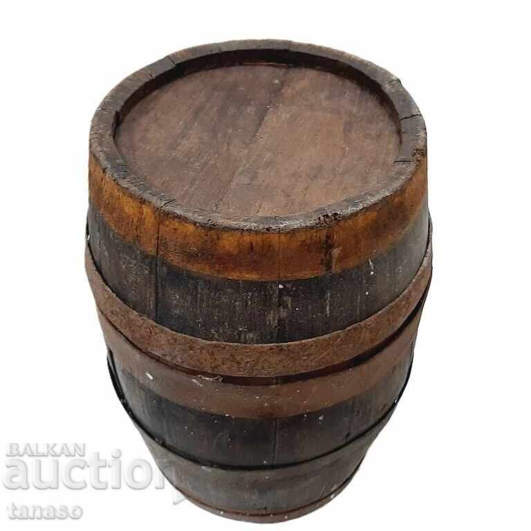 Butoi vechi din lemn, butoiaș, decor rustic