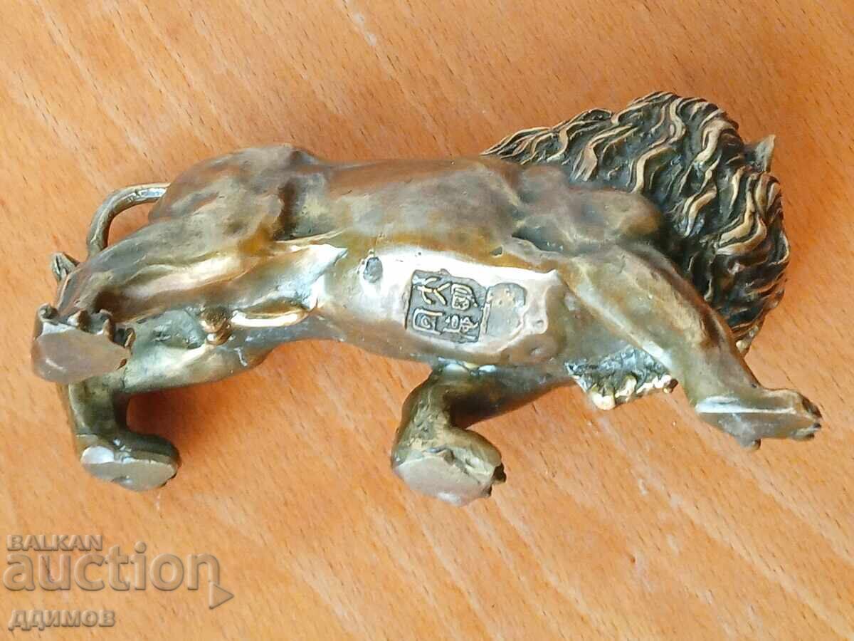 Bronze lion sculpture - 5