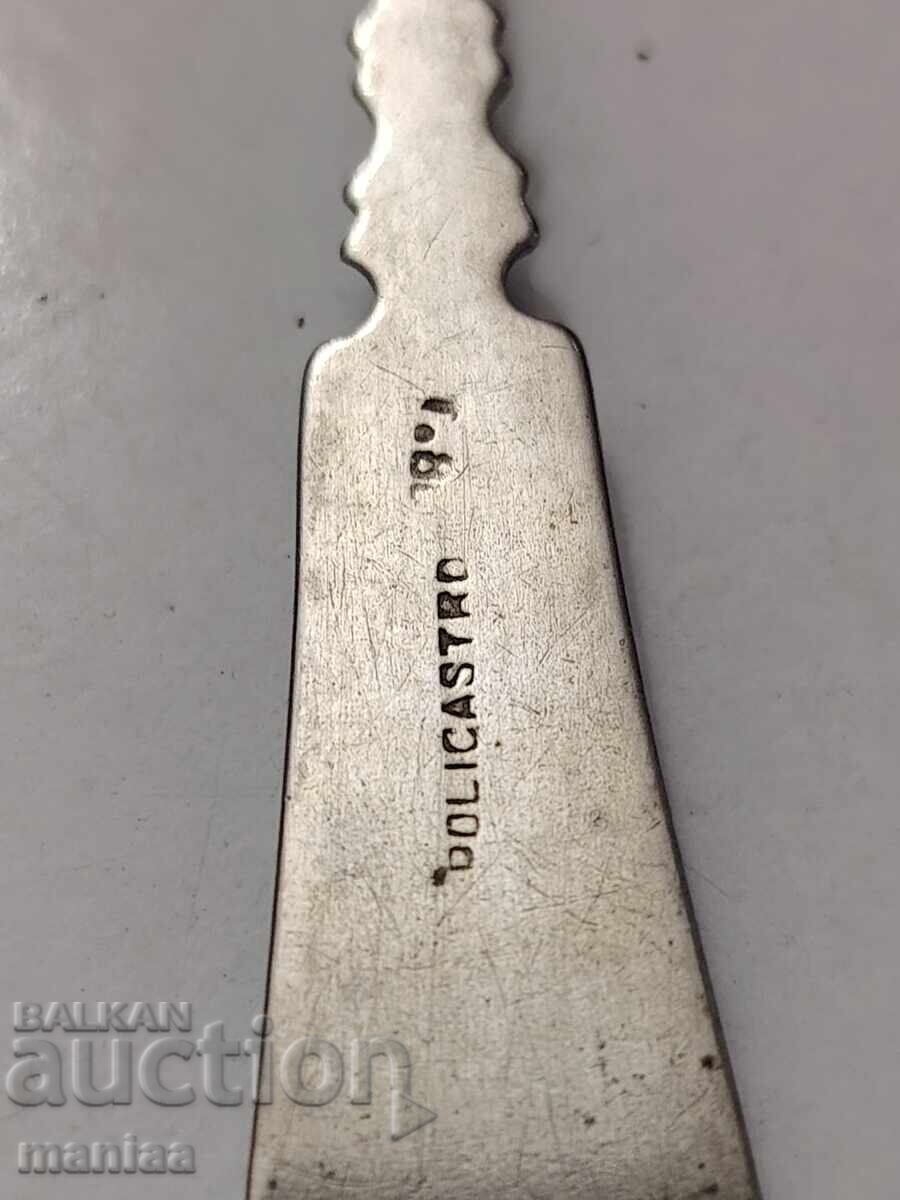 Livrarea Două lingurițe vechi din argint cu marcaj