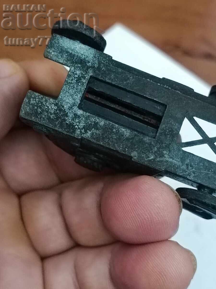 Auction  Metal plastic figaro