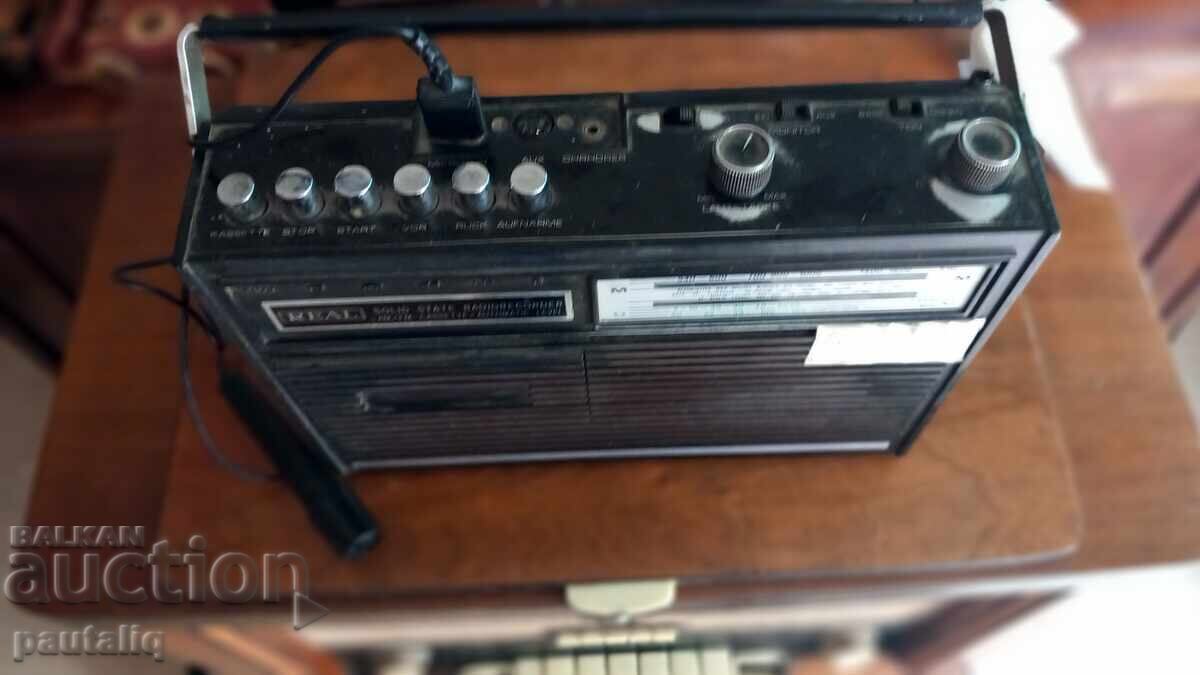 Licitație Radio casetofon REAL