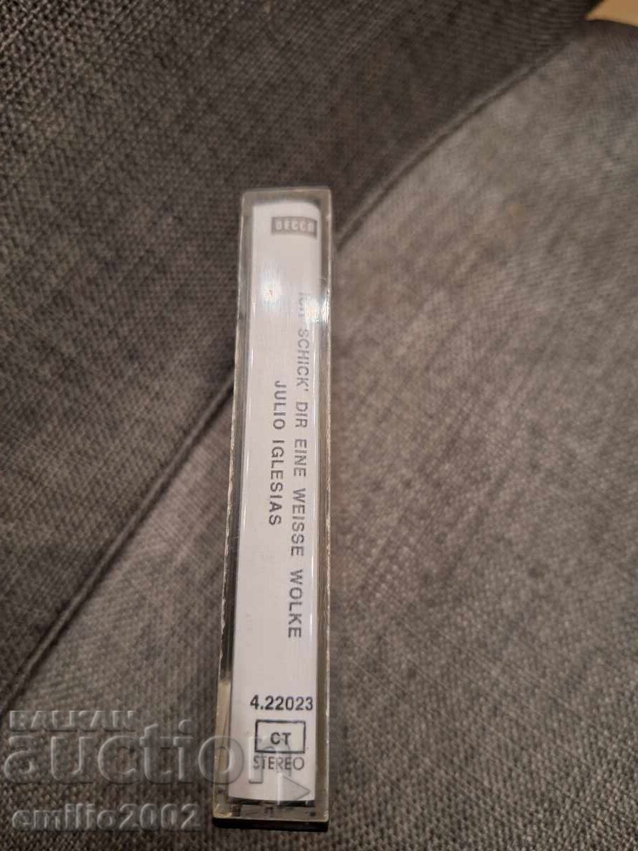 Caseta audio - Julio Iglesias cu preț € 1.49 | 2.91 BGN
