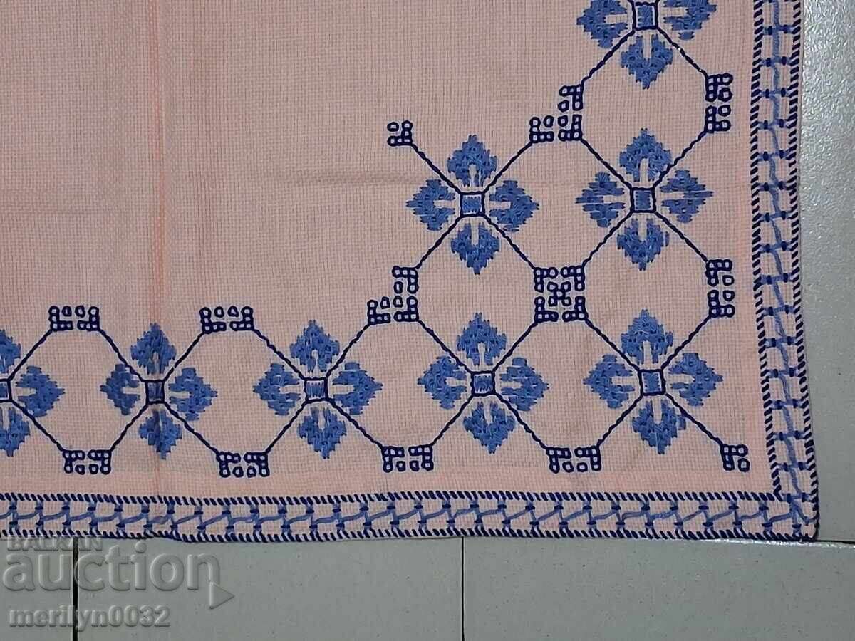 Cec brodat vechi, fata de masa, milo, broderie bulgara cu preț € 21.99 | 43.01 BGN Cec brodat vechi, fata de masa, milo, broderie bulgara cu preț € 21.99 | 43.01 BGN