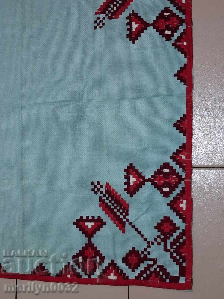 Cec brodat vechi, fata de masa, milo, broderie bulgara cu preț € 21.99 | 43.01 BGN Cec brodat vechi, fata de masa, milo, broderie bulgara cu preț € 21.99 | 43.01 BGN