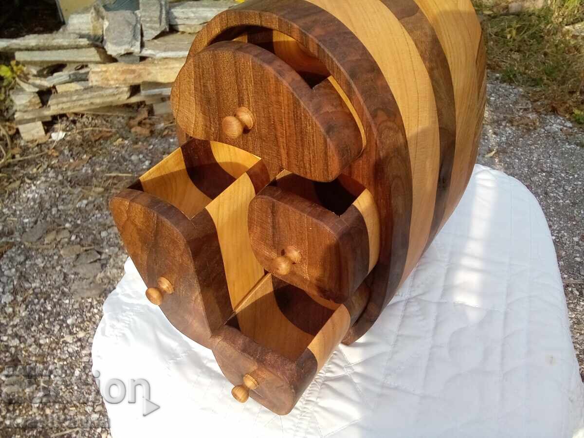Cutie pentru bijuterii, lucrată manual. Nouă cu preț € 70.00 | 136.91 BGN Cutie pentru bijuterii, lucrată manual. Nouă cu preț € 70.00 | 136.91 BGN