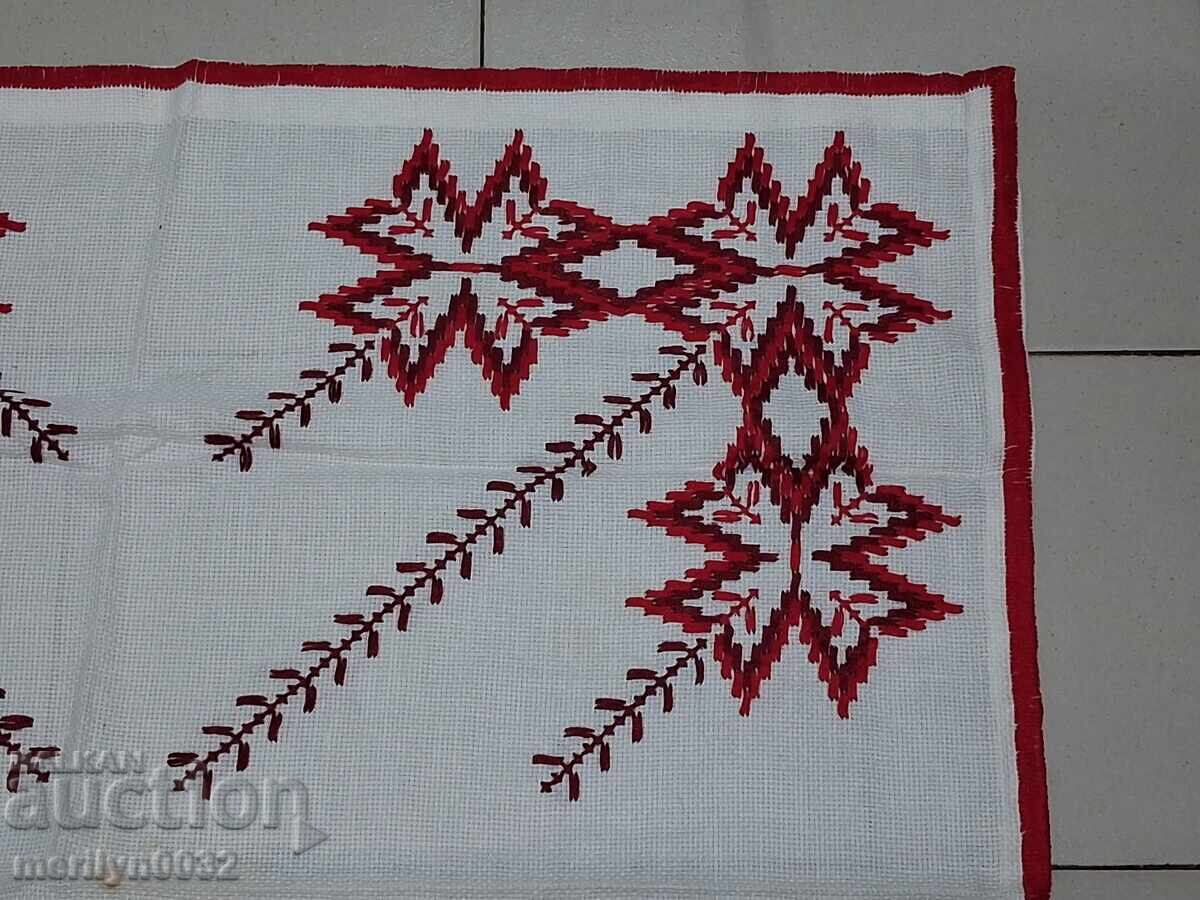 Cec brodat vechi, fata de masa, milo, broderie bulgara cu preț € 21.99 | 43.01 BGN Cec brodat vechi, fata de masa, milo, broderie bulgara cu preț € 21.99 | 43.01 BGN