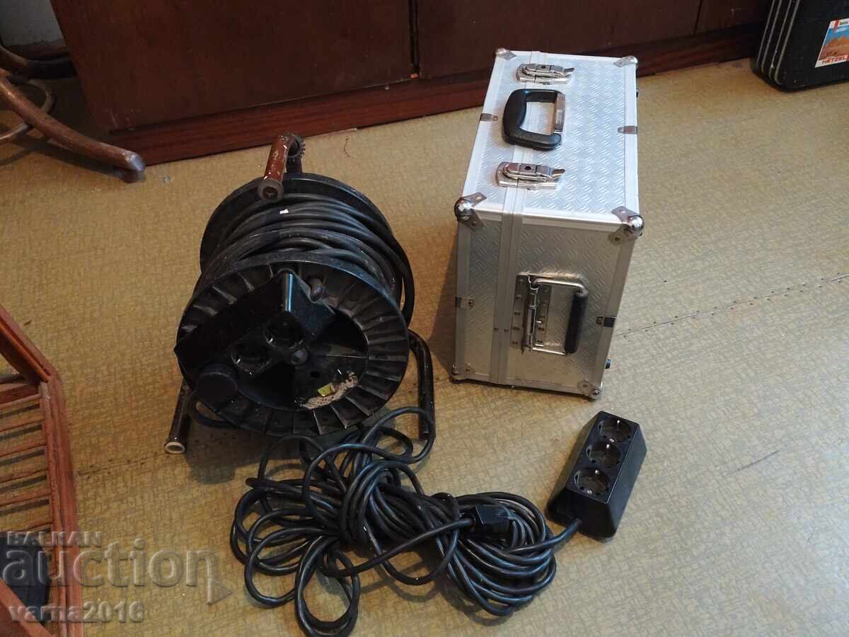 Licitație Lot 3 bucăți prelungitor cu tambur, valiză, prelungitor