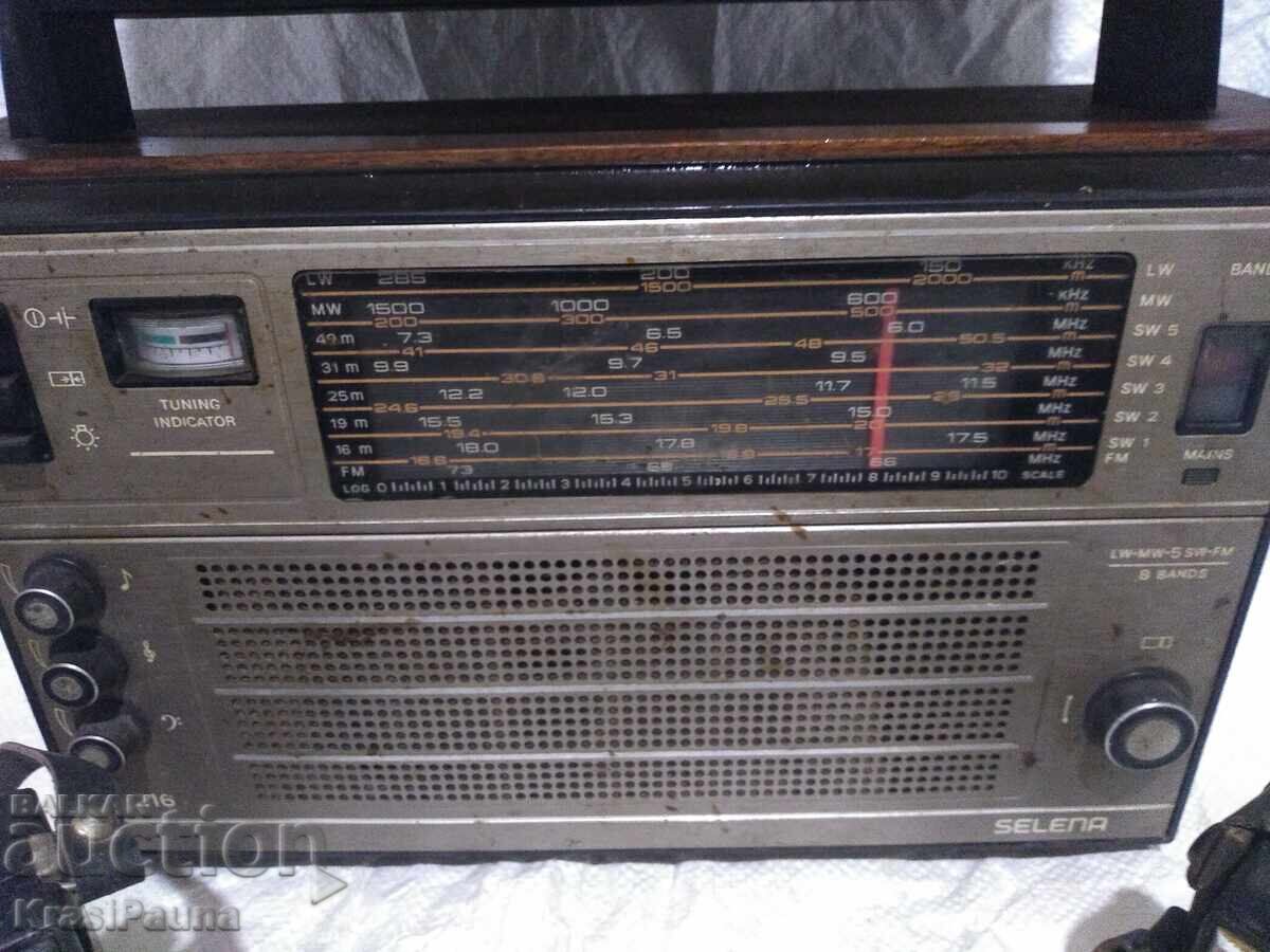 Auction  Lot of retro radios. For collection / decoration