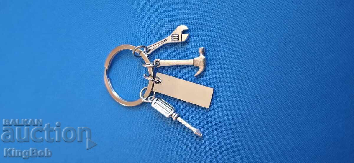 SUBLIMAT BRELOC "TATI E TEHNICIAN" cu preț € 2.50 | 4.89 BGN