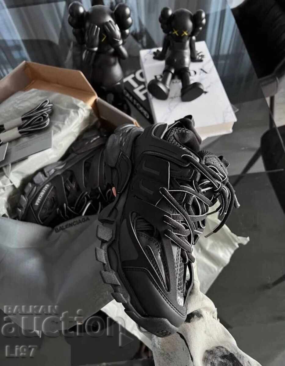 Livrarea Balenciaga Track