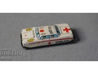 Veche jucărie japoneză din metal, model mașinuță ambulanță