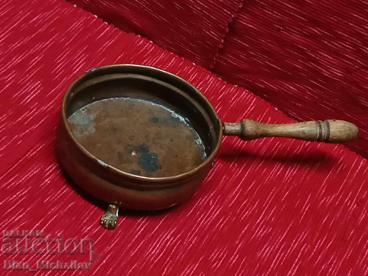 Tigaie/Caserolă veche din cupru cu preț € 20.00 | 39.12 BGN Tigaie/Caserolă veche din cupru cu preț € 20.00 | 39.12 BGN