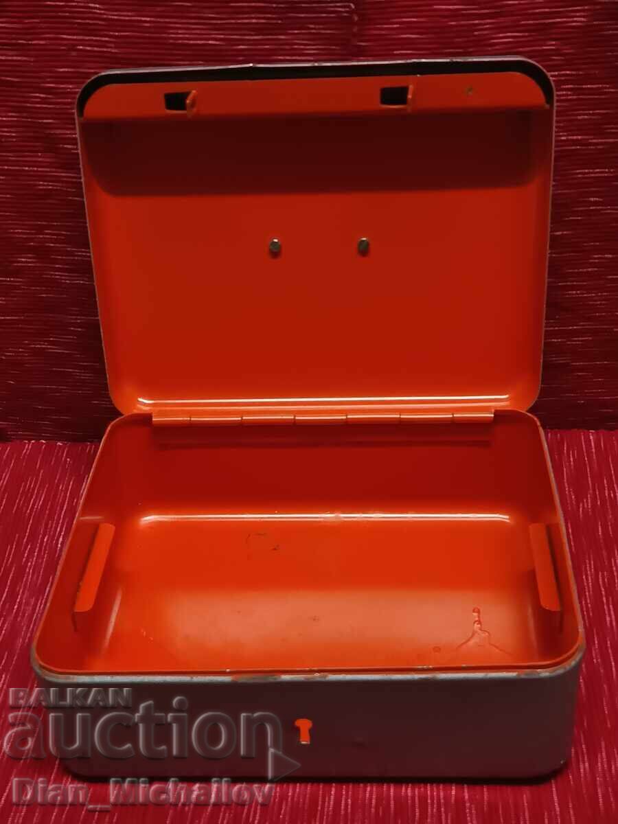 Δημοπρασία Vintage Μεταλλικό Χρηματοκιβώτιο Δημοπρασία Vintage Μεταλλικό Χρηματοκιβώτιο